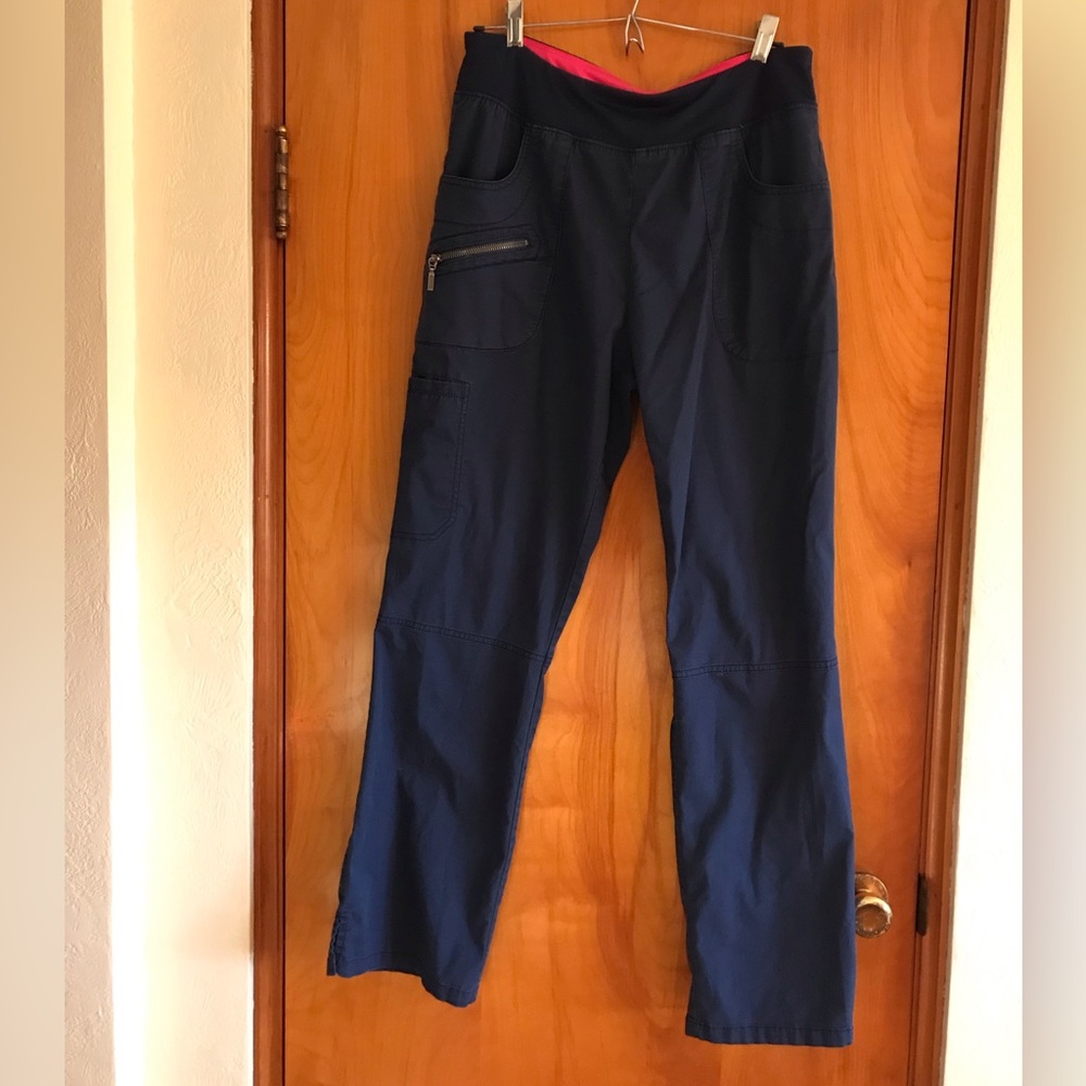 Womens Beyond scrubs pants. Size medium
